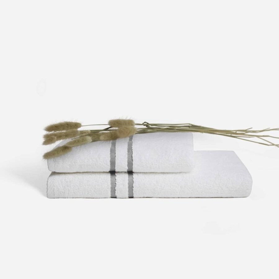 Set de douche composé d'une serviette de toilette et d'un drap de douche de couleur ardoise collection 8 millimètres avec fleurs de pampa