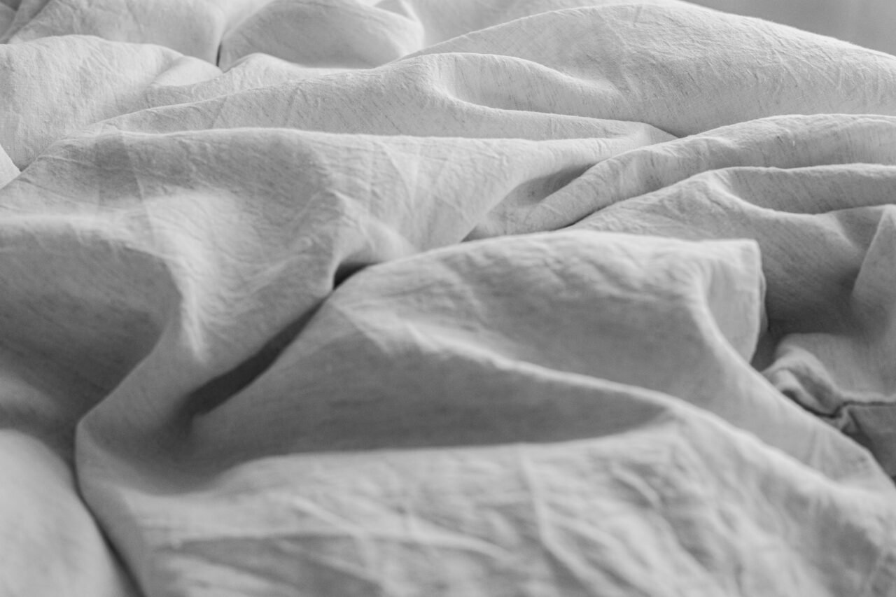 Quelle différence entre un drap plat et un drap housse ?